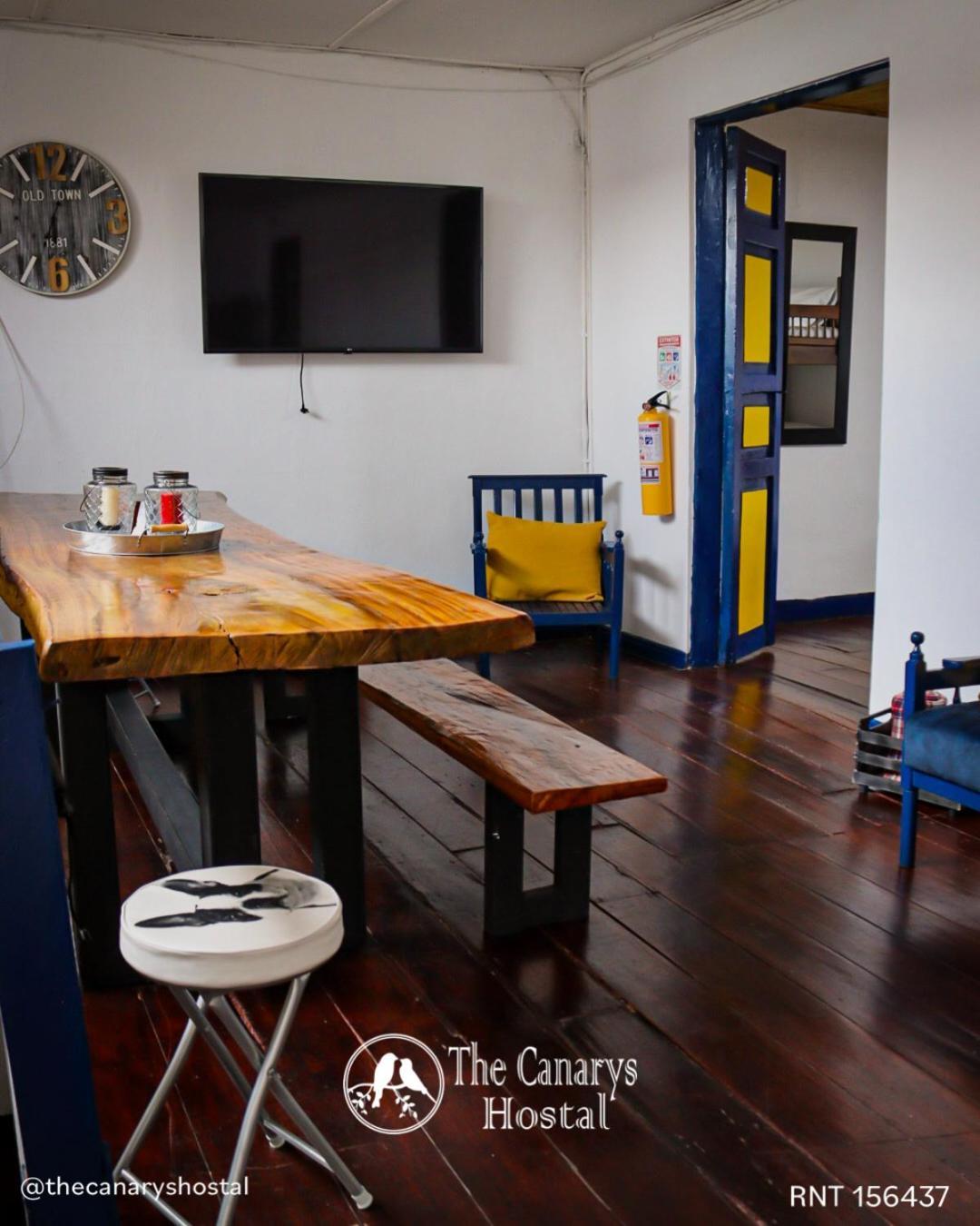 The Canarys Hostal Santa Rosa de Cabal Exterior photo